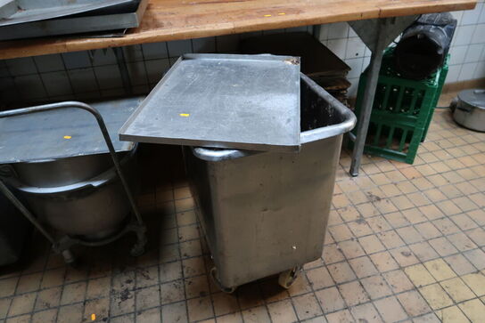 Rustfri opbevaring samt div. Bageplader