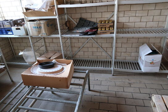 Div. Engangsservice, indpakning m.m. på reoler