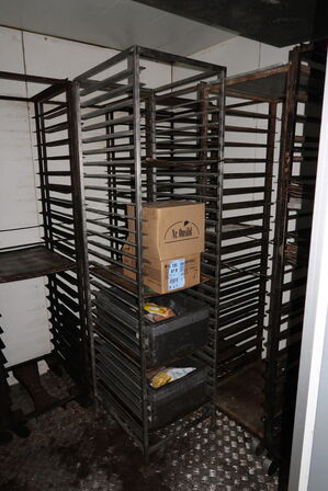 8 stk. stikvogne med div. Bageplader