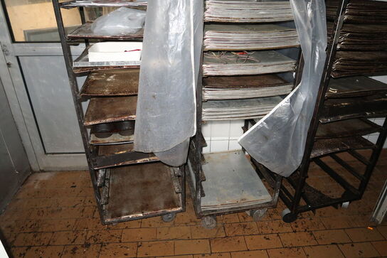 3 stk. stikvogne med div. Bageplader og forme