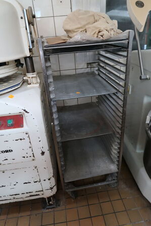 Stikvogn med indhold