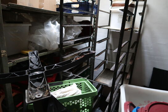 Div. Stikvogne, stålskabe, stige, stilladsdele, haveborde m.m.