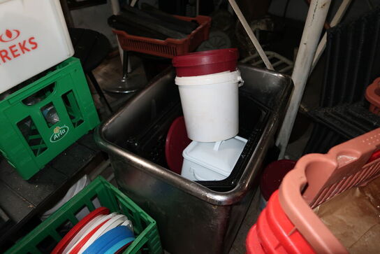 Div. Stikvogne, stålskabe, stige, stilladsdele, haveborde m.m.