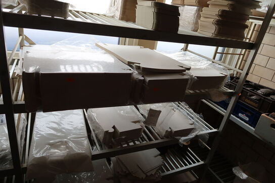 Div. Engangsservice, indpakning m.m. på reoler