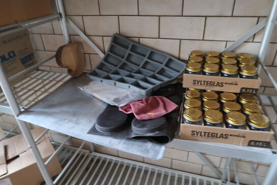 Div. Engangsservice, indpakning m.m. på reoler