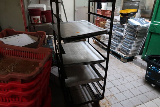 Div. Stikvogne, stålskabe, stige, stilladsdele, haveborde m.m.