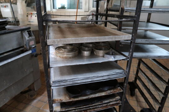 2 stk. stikvogne med div. Bageplader og forme