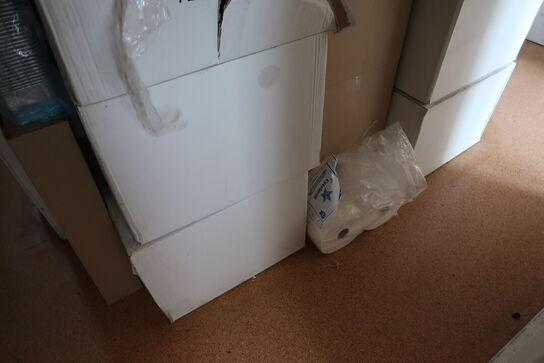 2 stk. rustfri stålhylder, div. engangsservice m.m.