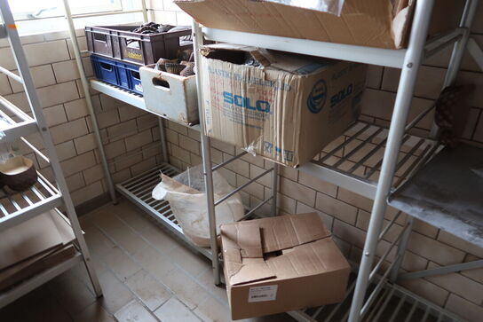 Div. Engangsservice, indpakning m.m. på reoler