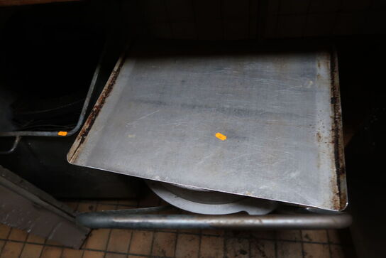 Rustfri opbevaring samt div. Bageplader