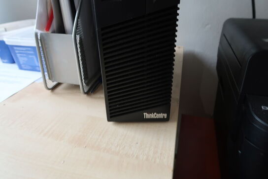 2 stk. kontorstole, 3 stk. skabe, el. hæve/sænke skrivebord,