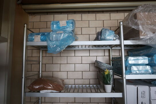 Div. Engangsservice, indpakning m.m. på reoler