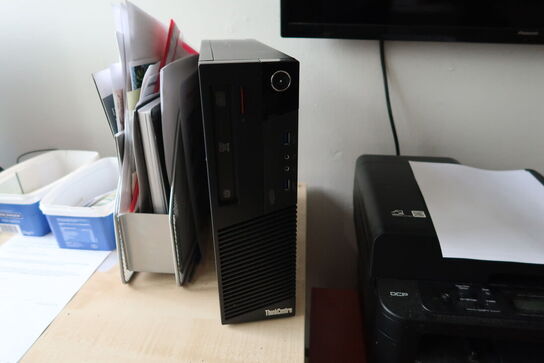 2 stk. kontorstole, 3 stk. skabe, el. hæve/sænke skrivebord,