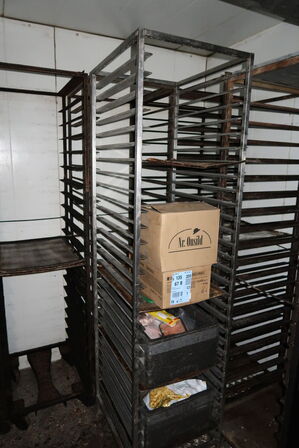 8 stk. stikvogne med div. Bageplader