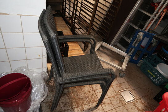 Div. Stikvogne, stålskabe, stige, stilladsdele, haveborde m.m.