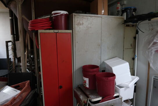 Div. Stikvogne, stålskabe, stige, stilladsdele, haveborde m.m.