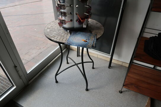 2 stk. reoler, skilt, bord