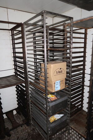 8 stk. stikvogne med div. Bageplader