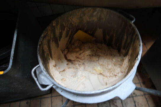 Rustfri opbevaring samt div. Bageplader