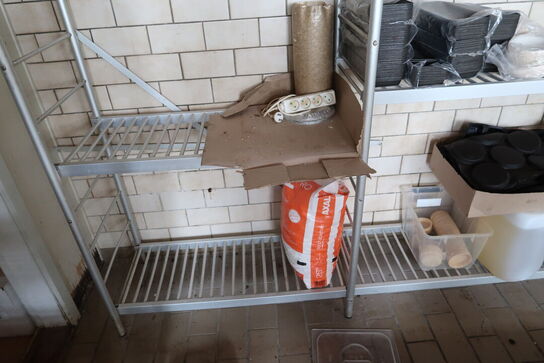 Div. Engangsservice, indpakning m.m. på reoler