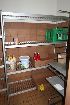 Stikvogn samt fødevarereol