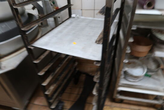 2 stk. stikvogne med div. Bageplader og forme