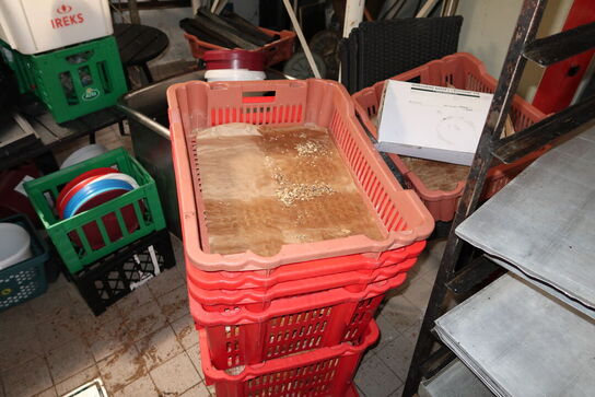 Div. Stikvogne, stålskabe, stige, stilladsdele, haveborde m.m.