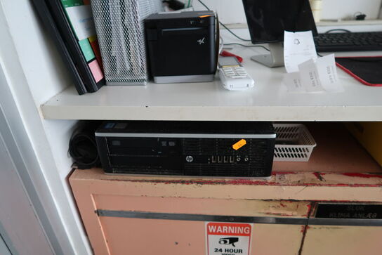 Computerskærm, tastatur, mus, computer HP, bonprinter m.m.