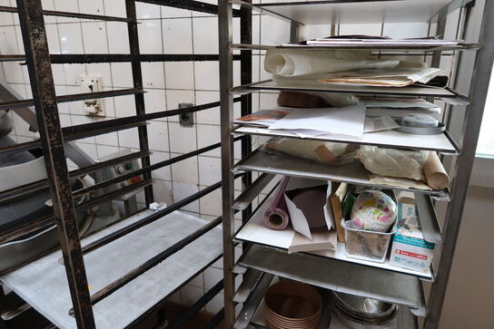 2 stk. stikvogne med div. Bageplader og forme