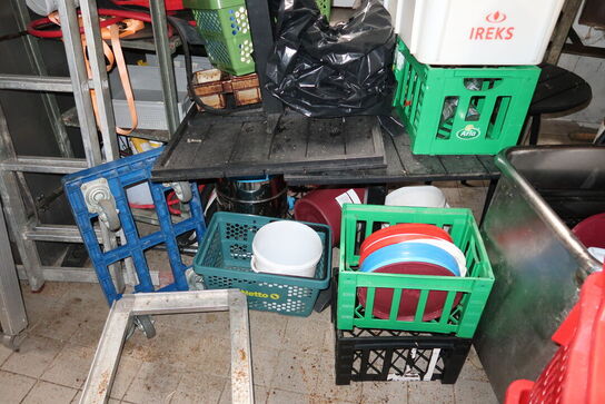 Div. Stikvogne, stålskabe, stige, stilladsdele, haveborde m.m.