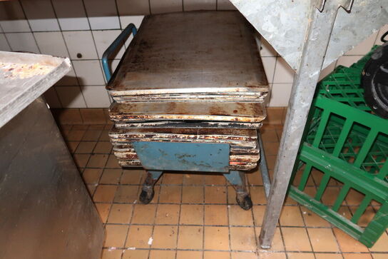 Rustfri opbevaring samt div. Bageplader