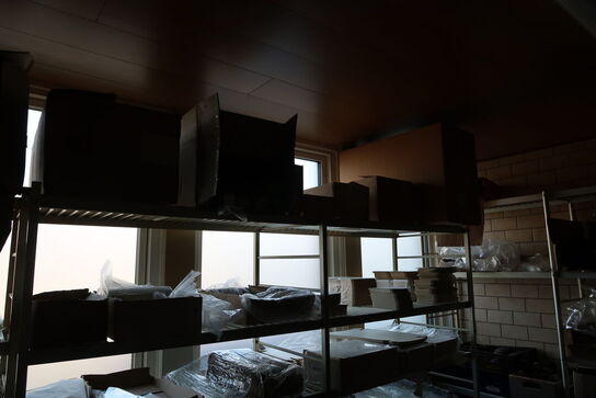 Div. Engangsservice, indpakning m.m. på reoler