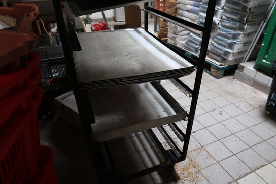 Div. Stikvogne, stålskabe, stige, stilladsdele, haveborde m.m.