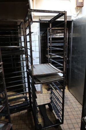 2 stk. stikvogne med div. Bageplader og forme