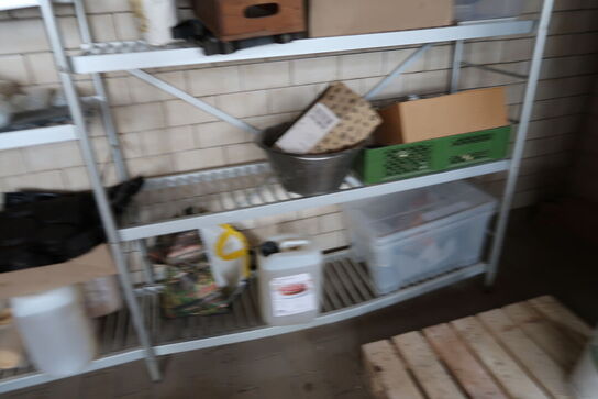 Div. Engangsservice, indpakning m.m. på reoler