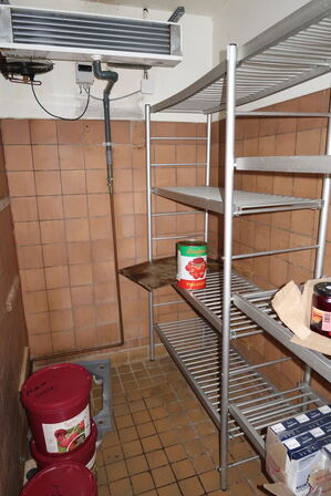 Stikvogn samt fødevarereol