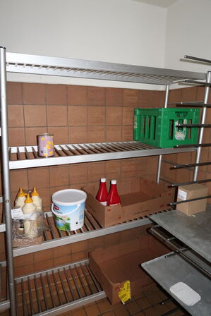 Stikvogn samt fødevarereol