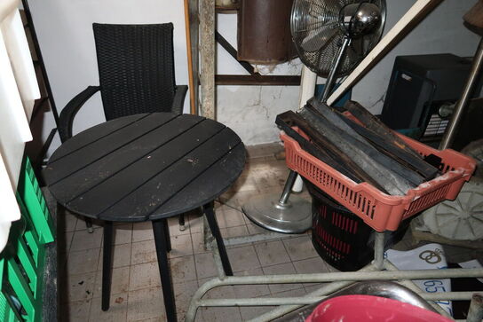 Div. Stikvogne, stålskabe, stige, stilladsdele, haveborde m.m.