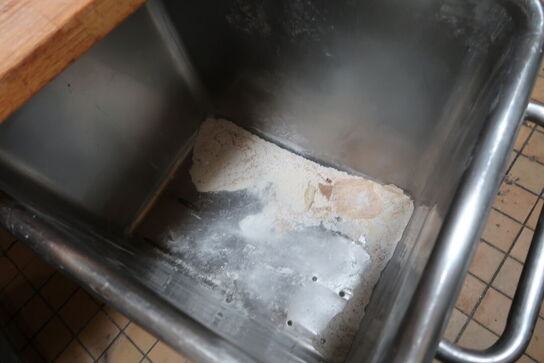 Stativ med div. Bageplader samt rustfri opbevaring