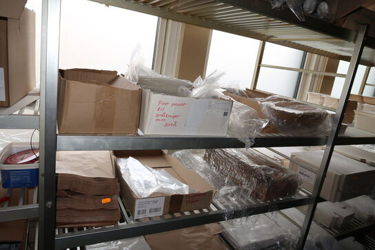 Div. Engangsservice, indpakning m.m. på reoler