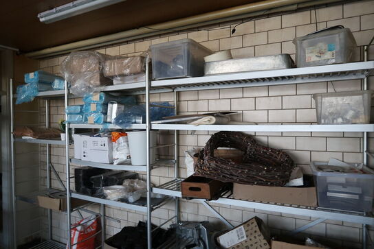 Div. Engangsservice, indpakning m.m. på reoler