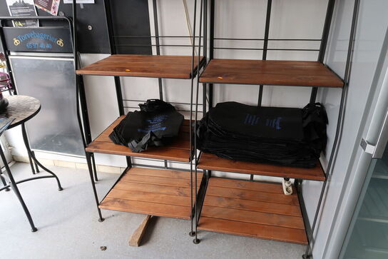 2 stk. reoler, skilt, bord