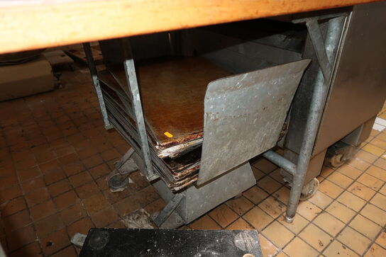 Stativ med div. Bageplader samt rustfri opbevaring