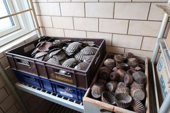 Div. Engangsservice, indpakning m.m. på reoler