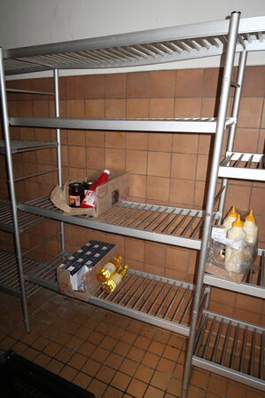 Stikvogn samt fødevarereol