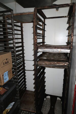 8 stk. stikvogne med div. Bageplader