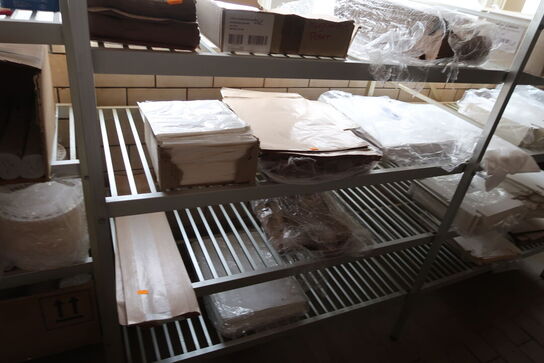 Div. Engangsservice, indpakning m.m. på reoler