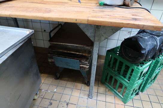 Rustfri opbevaring samt div. Bageplader