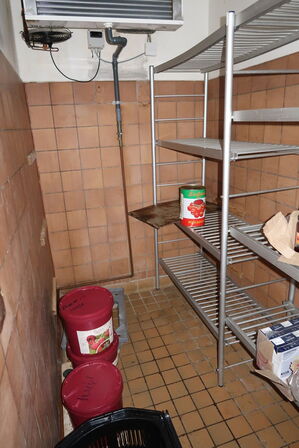 Stikvogn samt fødevarereol