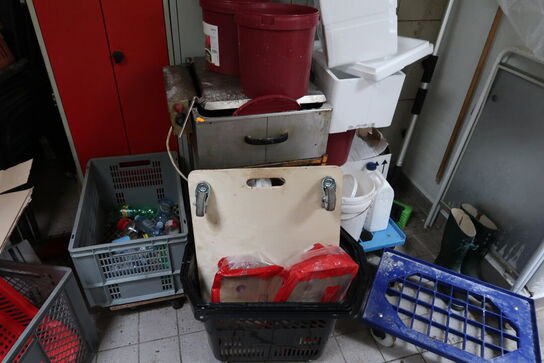 Div. Stikvogne, stålskabe, stige, stilladsdele, haveborde m.m.